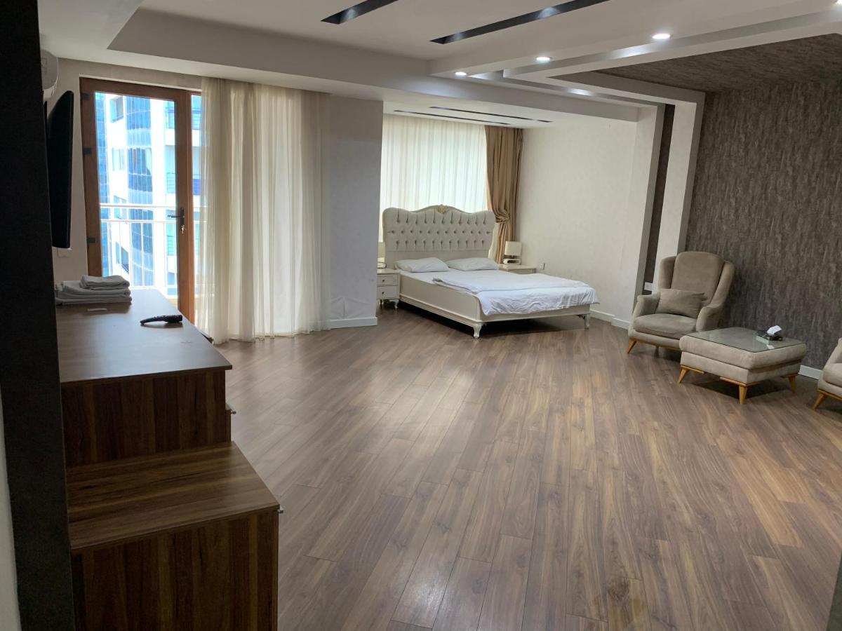 Park Azure Apartment Deluxe 2 Bedroom Baku Bagian luar foto