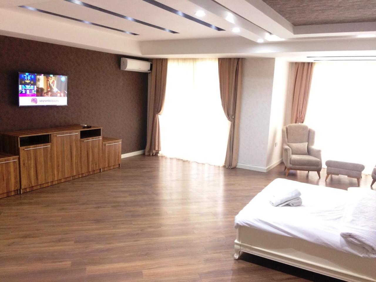 Park Azure Apartment Deluxe 2 Bedroom Baku Bagian luar foto